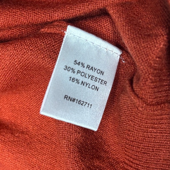Love Ellie Rust V-Neck Knit Sweater | Size XS | NWOT - Picture 4 of 8